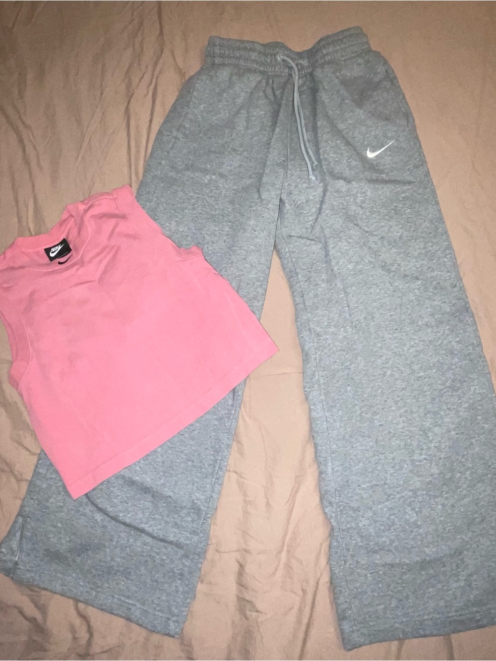Nike Women' Gray Sweatpants - Comfortable Everyday Bottoms